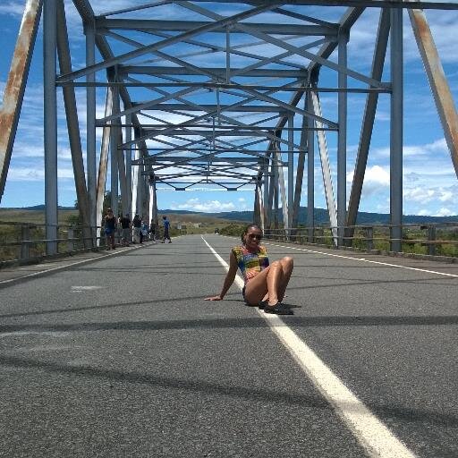 Arquitecto, aventurera... Amante de la naturaleza, los deportes extremos, el cine, la lectura. 
Sin dudar primero Dios, después yo y de allí el resto del mundo.
