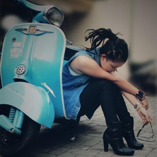 Perempuan Pencinta Vespa
Satu vespa saudara dimana-mana \m/