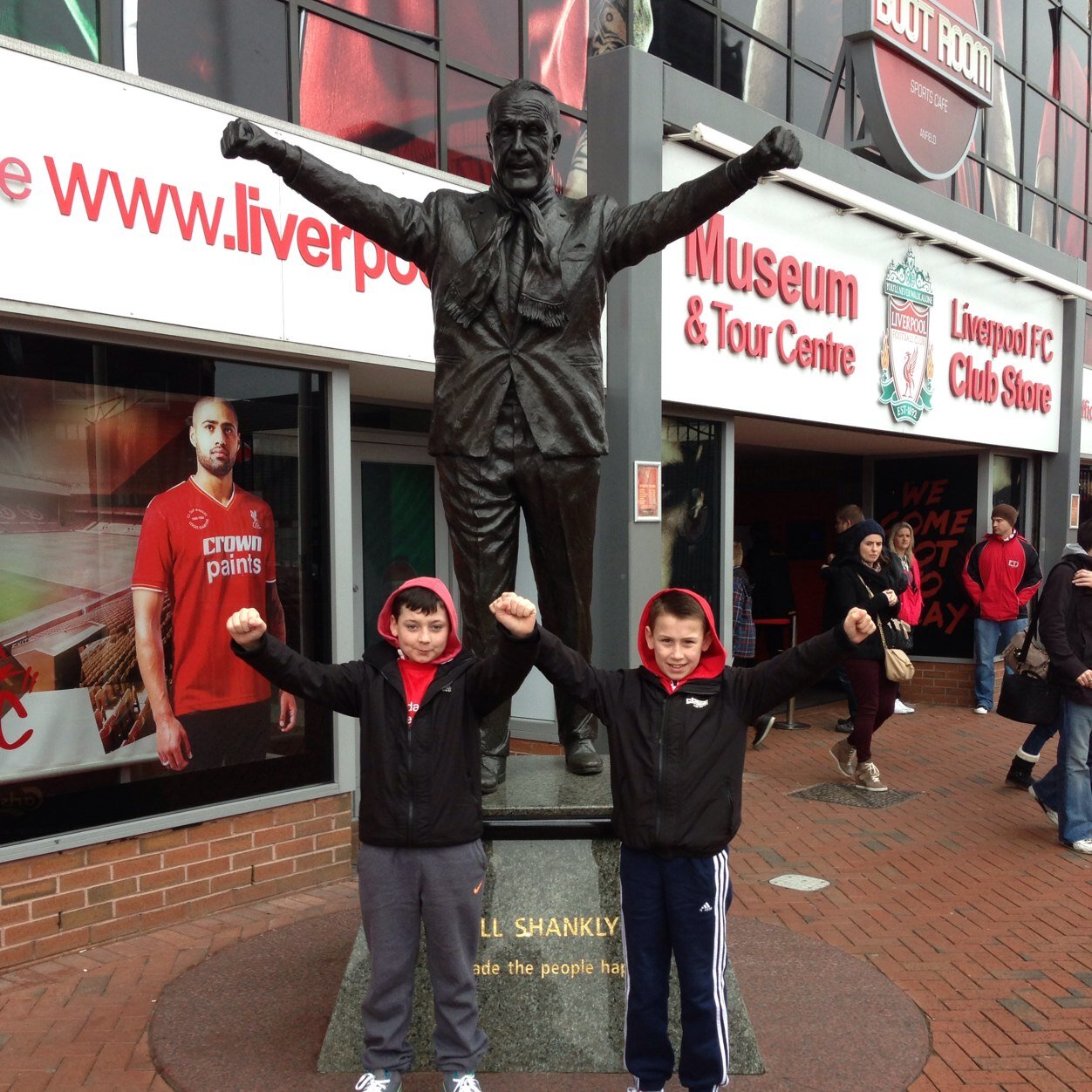 RuariFitzsimons's profile picture. Hi im ruari im from ireland i love football i support liverpool my fav footballers are messi ronaldo aguero hazard gerrard and hart