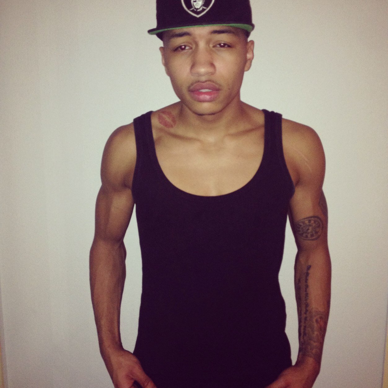 (Zonamo Underground) ,Rapper, Singer and producer! Bookings? Team-swagg@live.nl TEAMESSAHJONES