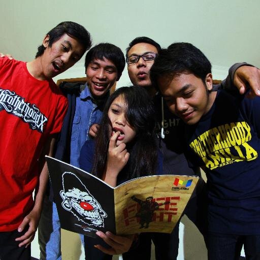 Hi! We're the band NATIVE | http://t.co/VyepSrBuV7 | CP:081944893162. Hopefully fast forward to our first EP album