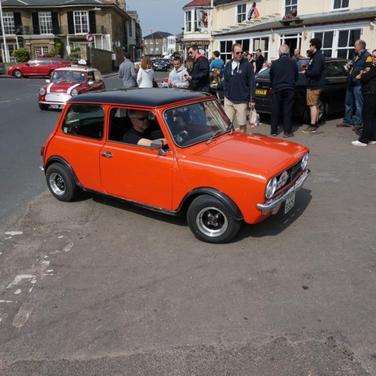 Own 8 classic Mini's. 2 vans 66 & 76, 78 clubby, 2 89 saloons, 85 saloon, 59 saloon and a 66 Traveller. 1 G reg is on the road. The others are work in progress.