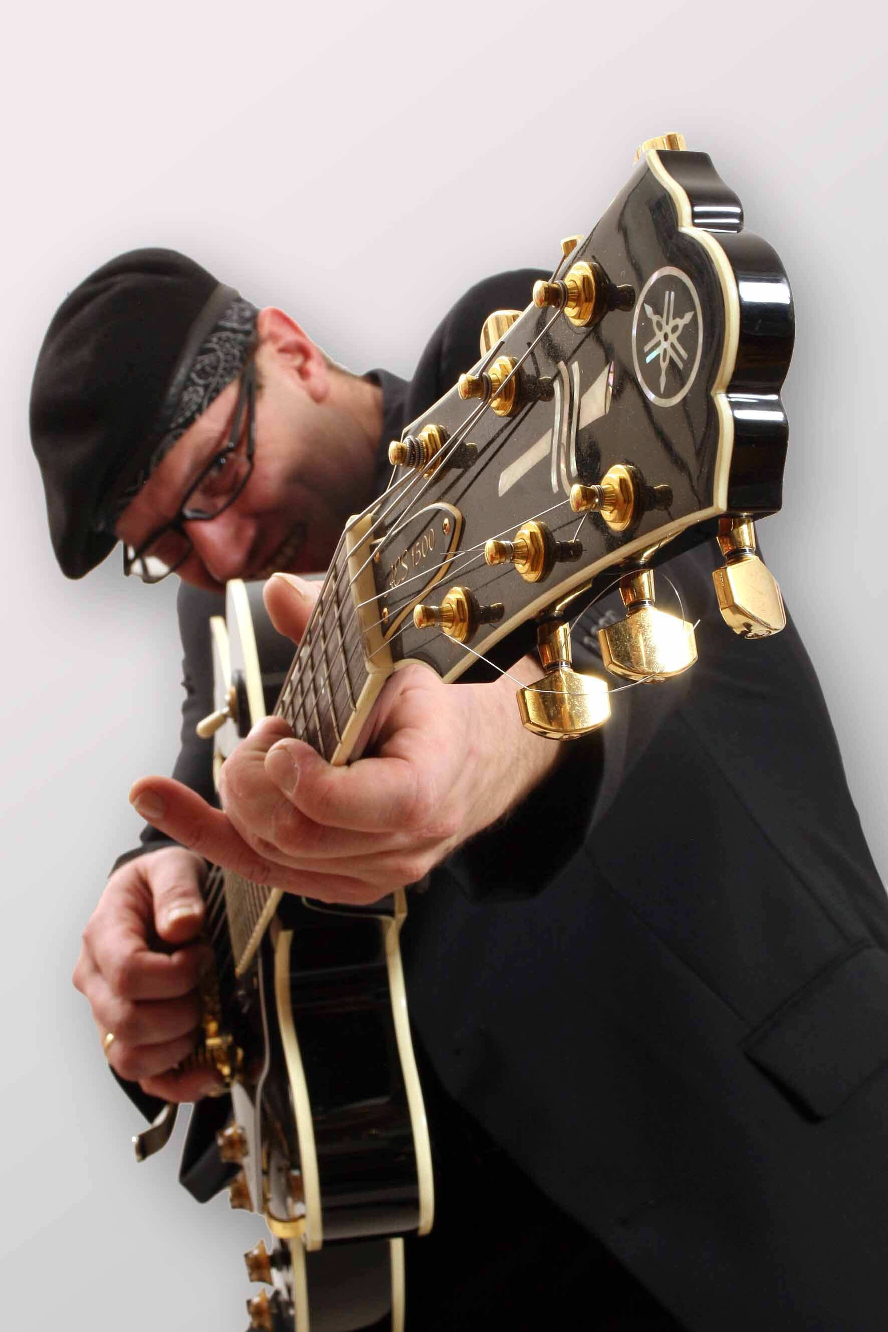 *** Musiker ***
Meine Wurzeln liegen im Blues, Country, Westernswing, Ragtime, Rockabilly und Rock 'n' Roll.