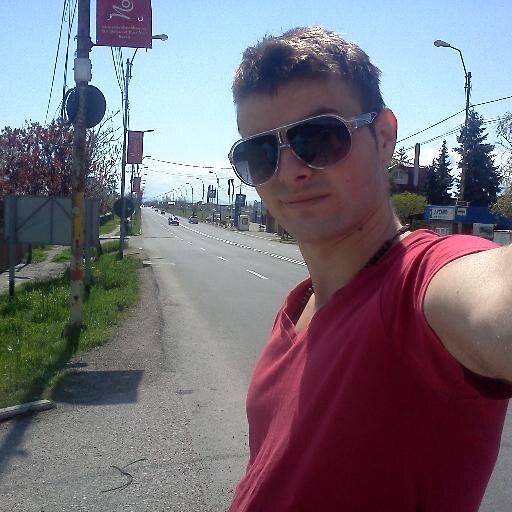 Am invatzat sa visez....Dar in acelasi timp invat sa-mi tin ochii deschisi.....Realitatea nu este asa frumoasa cum vreau eu....:-