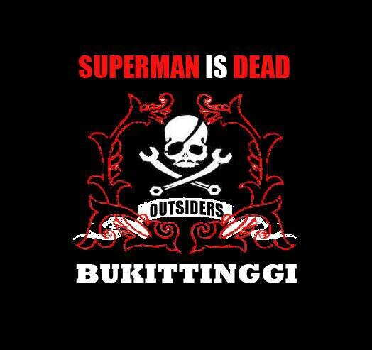 “@OSD_Bukittinggi: 12-Juni-2010”
Kita Selalu Bertemu, Untuk Satu Langkah Maju. cheers&beers!!!

~Support; Superman Is Dead~