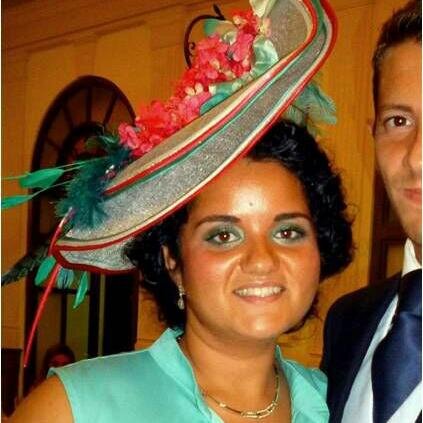 Arquitecta, secretaria de la hdad del Sto Entierro. Y con amigos allá donde haya ido.