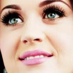 Primero empieza respetando a mi ídolo y yo recién podre respetar al tuyo
Katycats♡