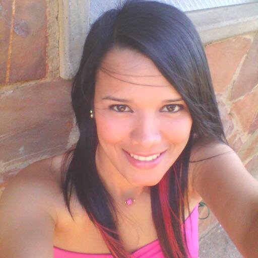 Conmigo tienes 2 opciones:
Soñarme o hacerme realidad