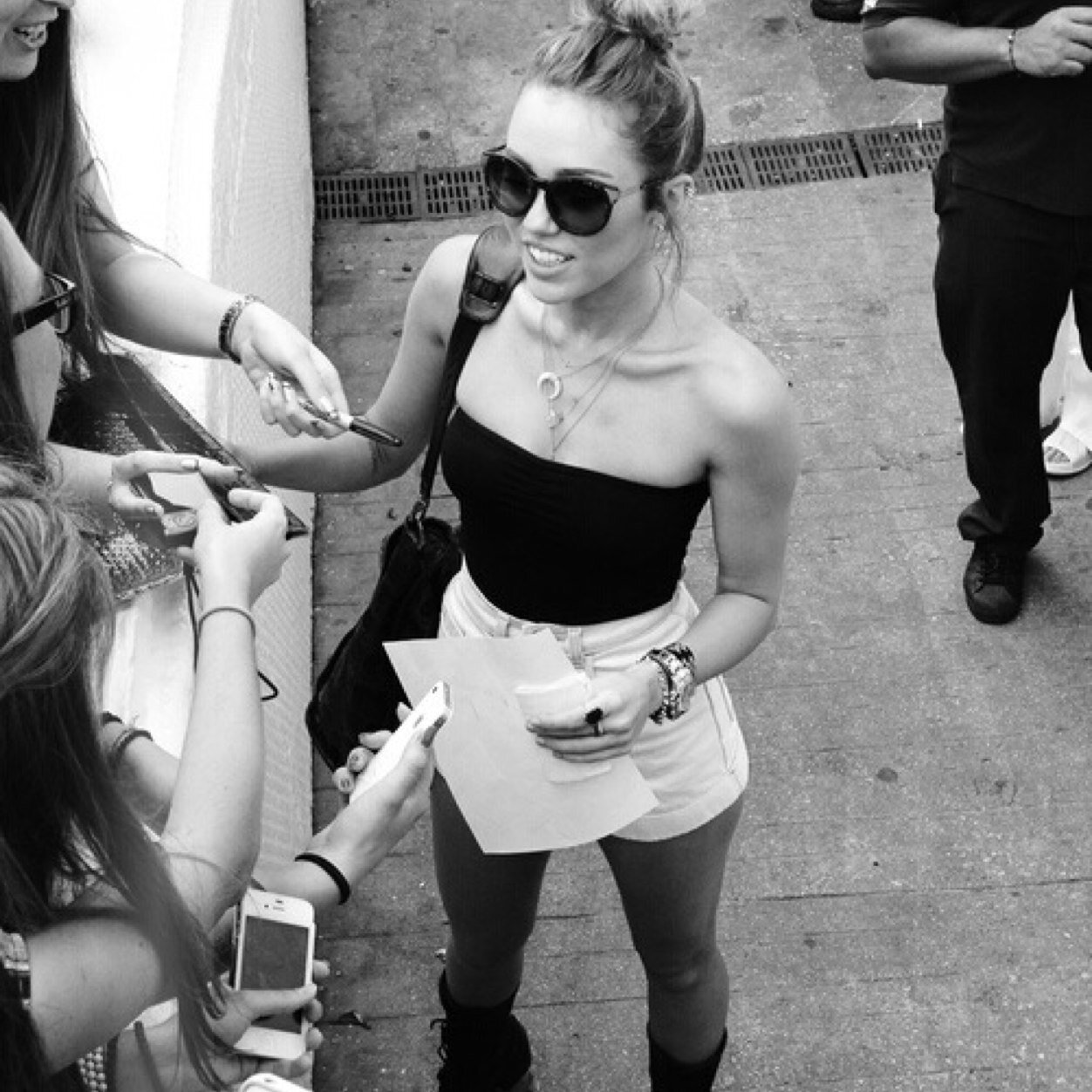 Welcome on page of news from Mileyland! I give you pictures, videos, updates, articles&much more! Owner of @hello_andree & @miIeyraycyruspl supporter :)
