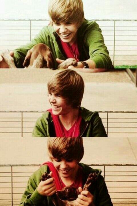 GO FOLLOW MY REAL ACC @BieberAirport I NEED UR FOLLOW! XO