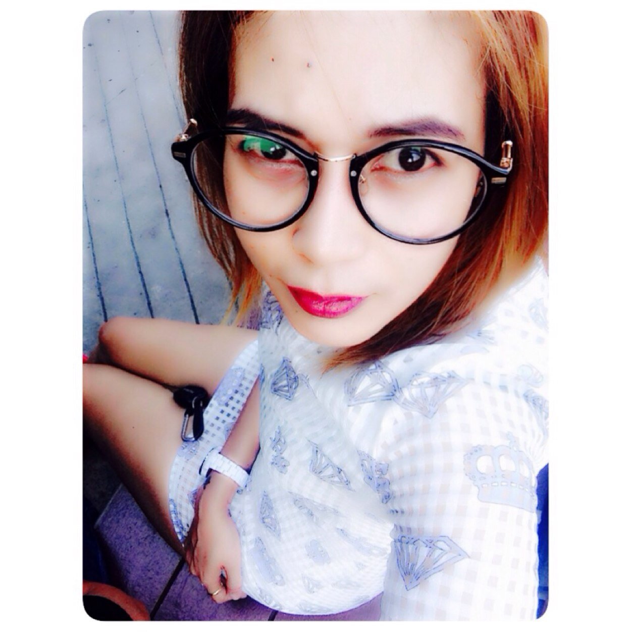 มันไม่สำคัญหรอก...ว่า คนอื่นเขาจะมองเรายังไง ? มันสำคัญตรงที่ว่า เราแคร์ความรู้สึก...!?! ของคนอื่น หรือของเรา มากกว่า