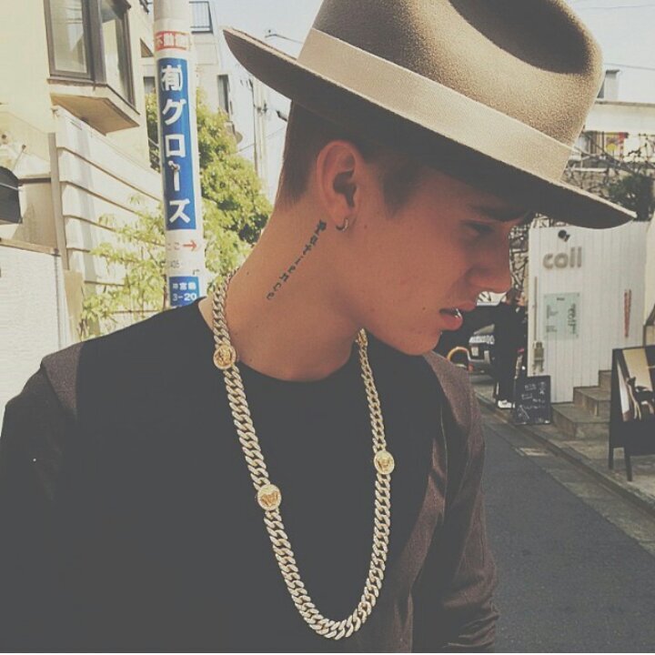 fondueisswaggy's profile picture. Who needs oxygen when you got Justin Bieber ?  22032013 #BELIEVEtour ♡