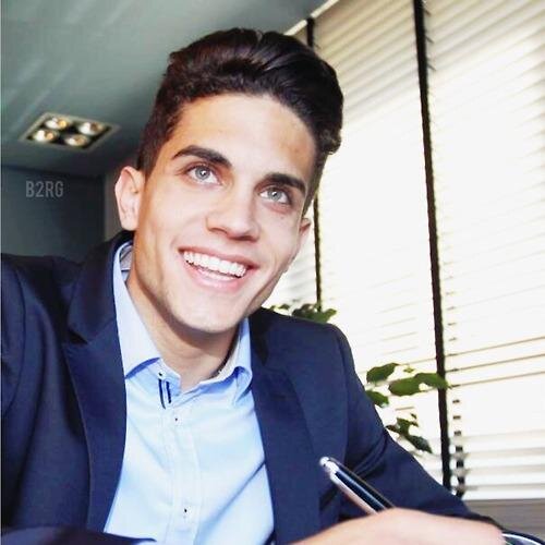 9 chicas de toda España unidas por una causa, @MarcBartra91. Luchando por conocerle y poder agradecerle todo lo que hace por nosotras. No hay palabras, ídolo.