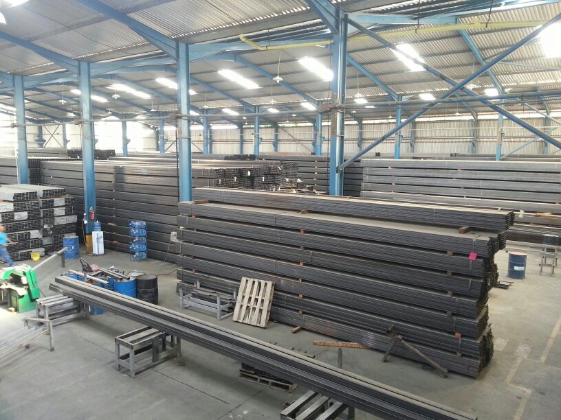 VIGAS Y TUBOS ESTRUCTURALES & MATERIALES FERROSOS DE CONSTRUCCIÓN Y DE USO INDUSTRIAL 0424-4205649 sjloggiodice@gmail.com