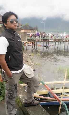 DimasEsa's profile picture. I love ,I care ,I trust ,I believe. My lovely wife @chasanahumi , my daughter sekar arum fathimatuzzahra,my son nando garda tarozi syauqi