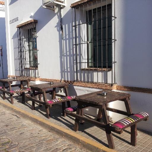Pub La Colonial se encuentra situado en la C/ Otero 30 ,al lado del semaforo, tenemos montaditos, tostadas,pastelitos,gofres y copas os esperamos! Un saludo.