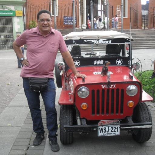 Soy una persona muy sencilla, me encanta ver películas e ir  de paseo.