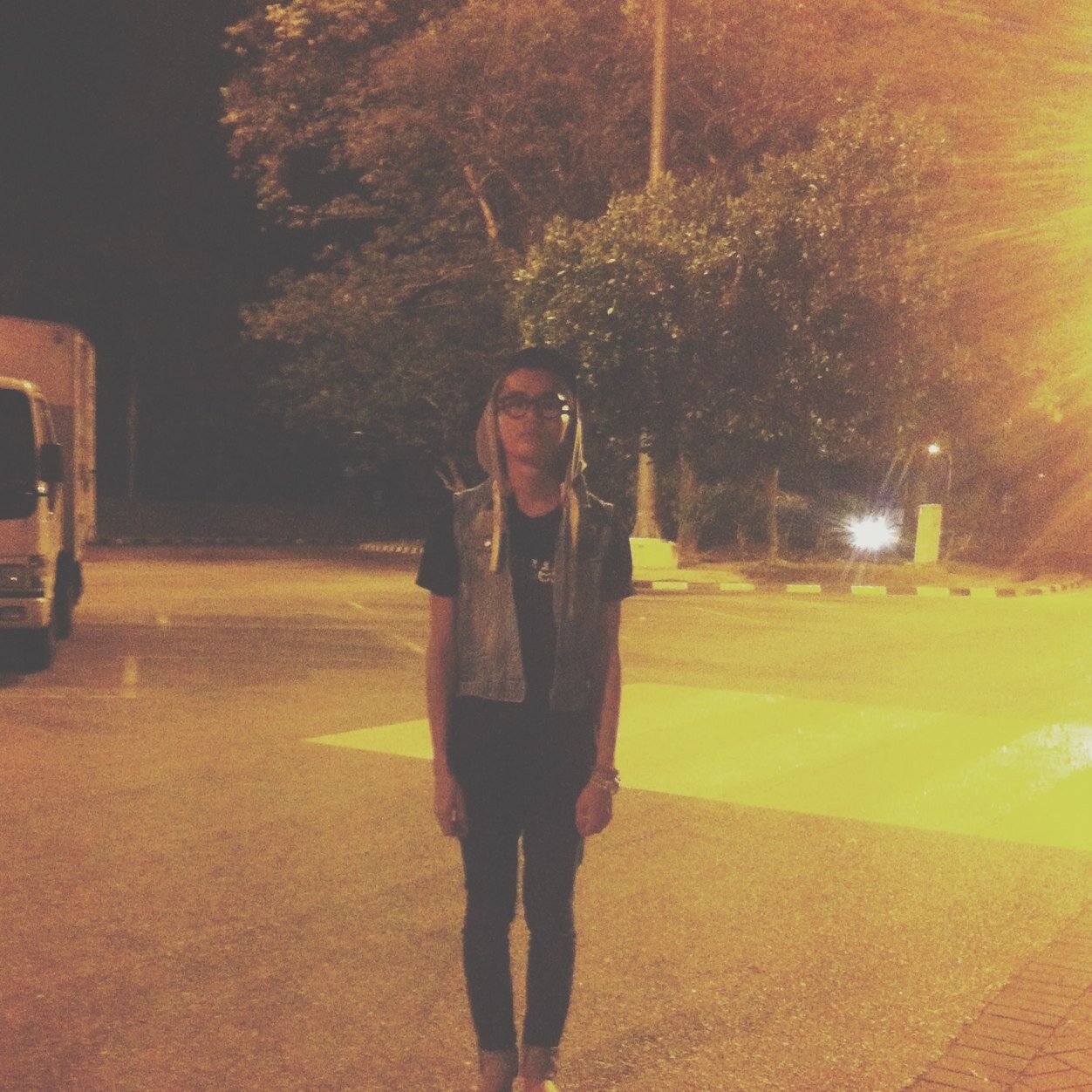 22,forever young.love lomograhpy, music, skate everyday, tumblr, malaysian & proud to be. studies at klmu.