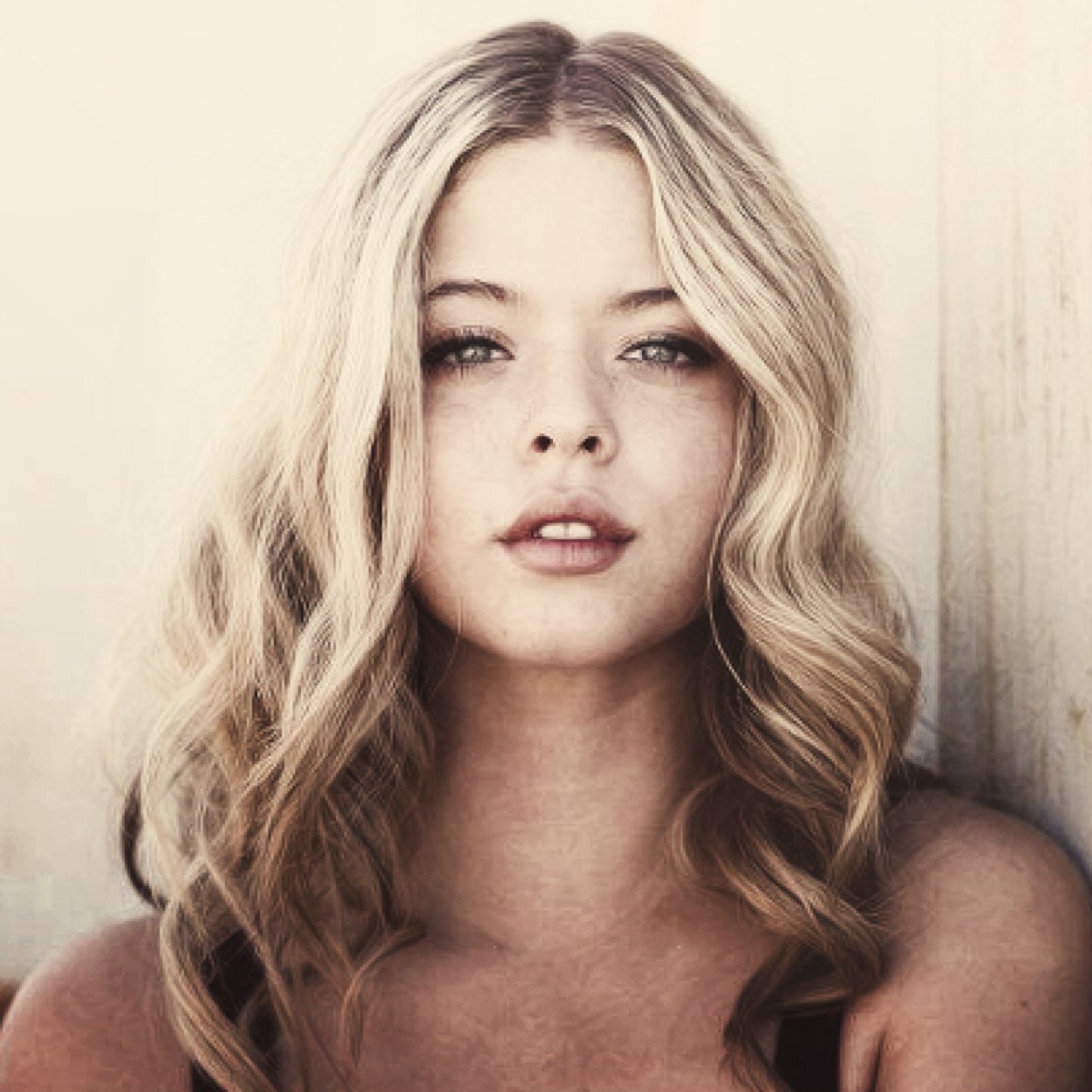 hey im ali from pll its just an fan acc kisses -A