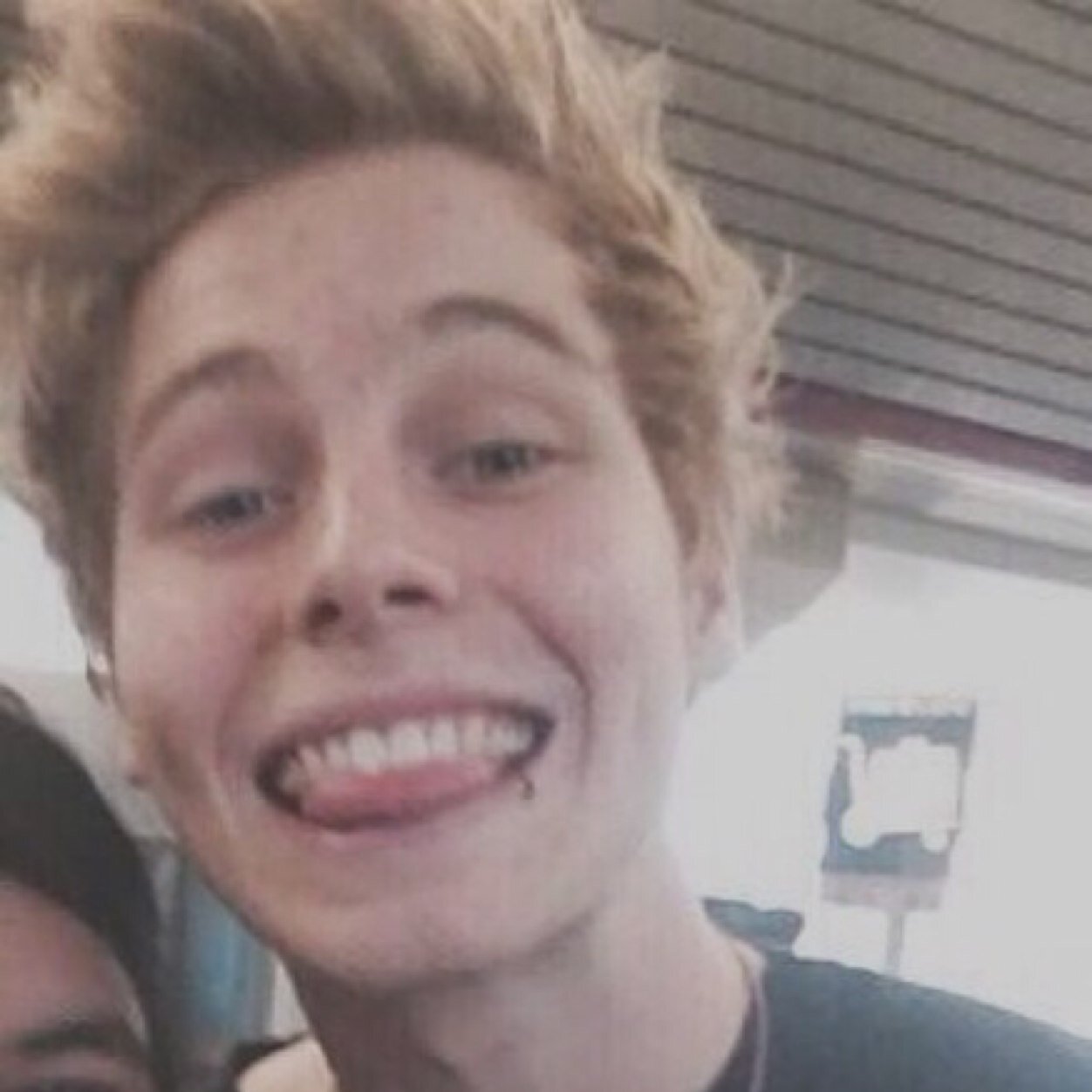 You are my getway, you are my favorite place. We put the world away. We get so disconnected. 0/4 0/5 PLEASE CLICK THE LINK& VOTE FOR ME TO MEET 5SOS