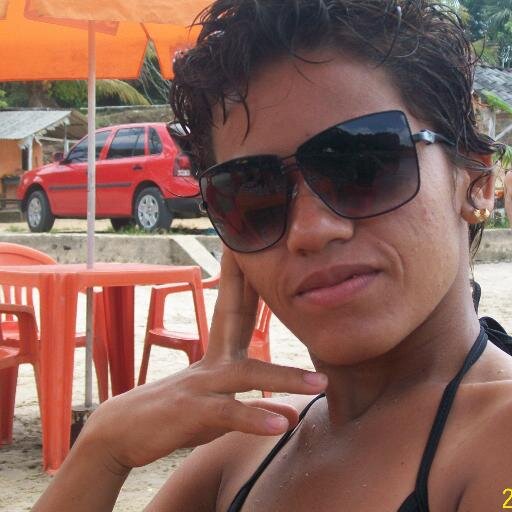 Viver eh não ter a vergonha de ser feliz... :)