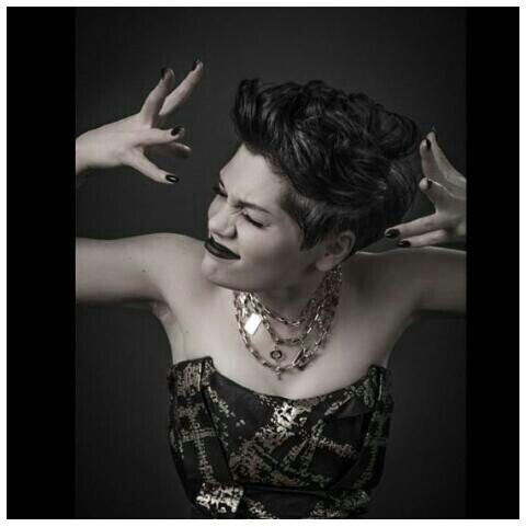 I love Jessie J, emeli sande, pink, Rita ora, Katy Perry, Rihanna, Arianna Grande she follows me :)☆Im Lezzie☆too.jessie tweeted me♡25.12.13♡
