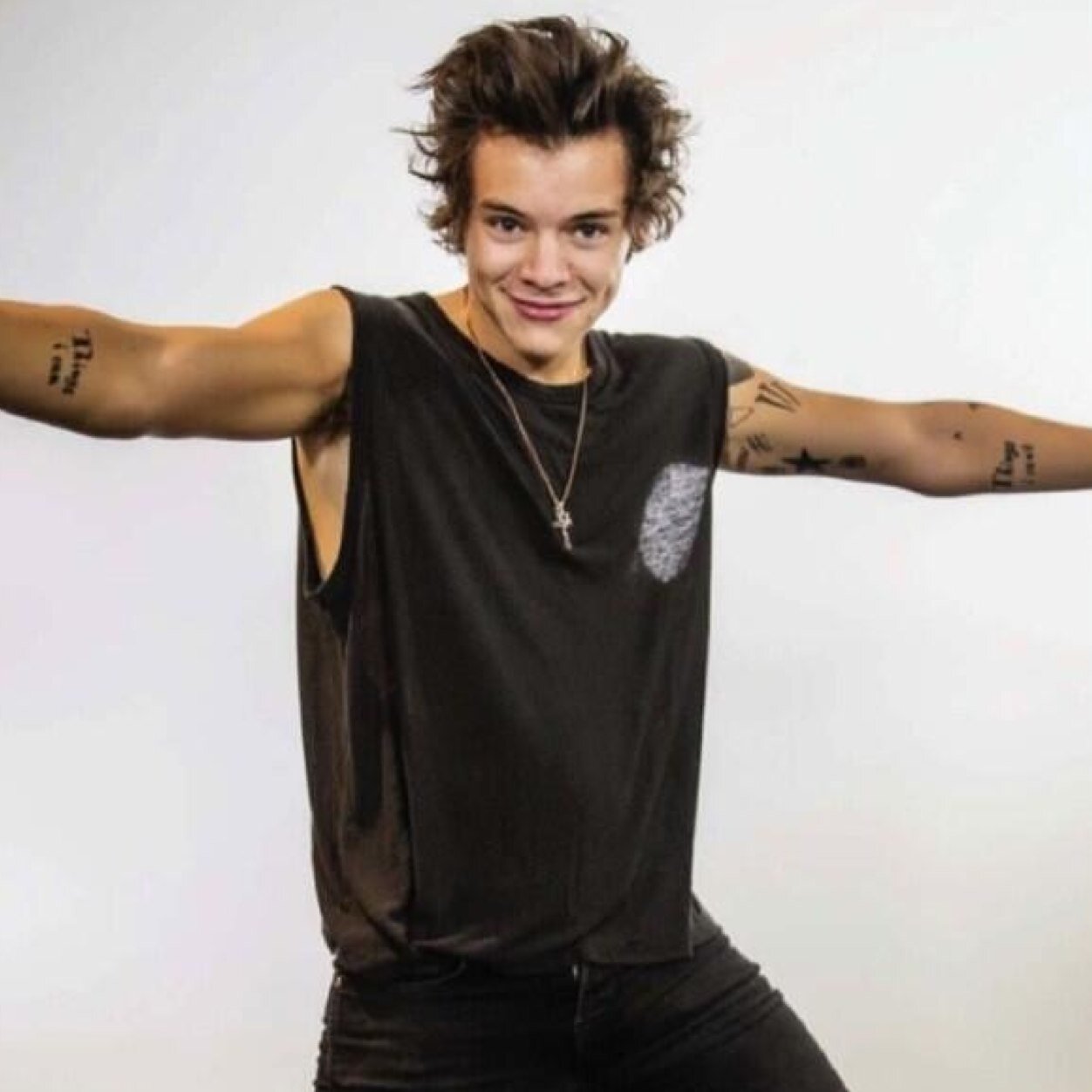 Free follows to anyone who follows @MadforHarry If you follow this account i'll unfollow you❌