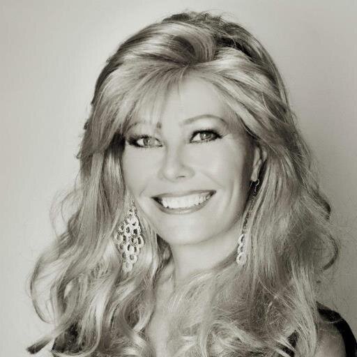 Gastroenterologist, Entrepreneur, Author, Mother & Nutritional Expert. My mission is to help people address their health with superior nutritional approaches.
