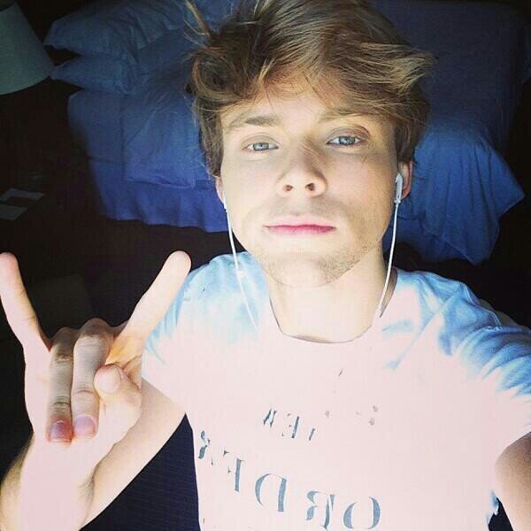 Always will be you, wherever you are. Real Bands Save Fans, Real Fans Save Bands. Hi or Hey? 5SOS Family. Luke loves me, I know.