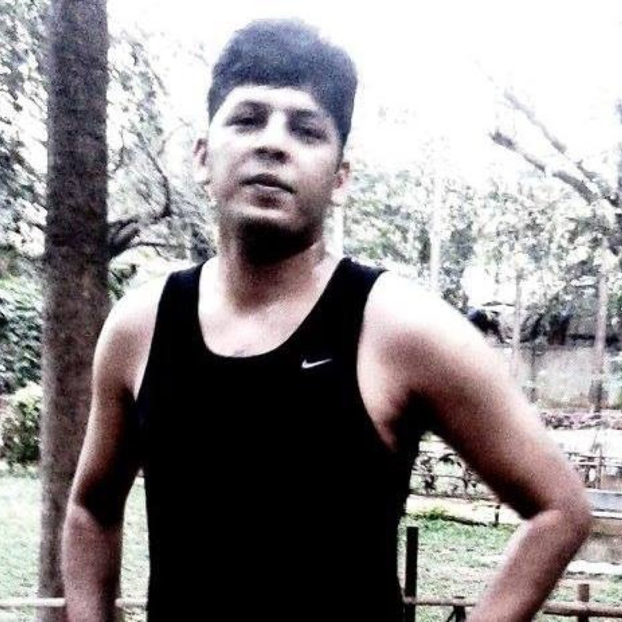 Destined chef  aspiring artist, canvas communicator and camera freak. Keep it simple... Keep Running...
