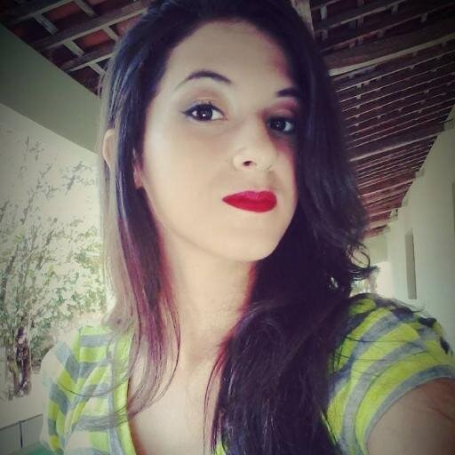 Sem olhar pra trás, eu vou na Fé. Alagoana; Católica; TLCista; 17 anos... Quer saber mais? Follow-me : http://t.co/YyzTgBNI  http://t.co/NvHJgscU