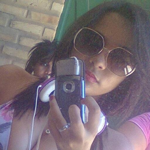 amar a vida como ela é, é amar a se proprio... por isso amo a mim mesma... vivo o presente; temo o futuro e foda_se o passado!! 

:)