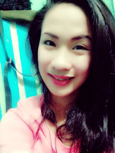 ventitres,masungit na mabait,matangkad ni hindi pandak,maputi ni hindi maitim, SIMPLENG GANDA ni nd nagmamaganda :) MHIKE LOVE ME SO MUCH :)