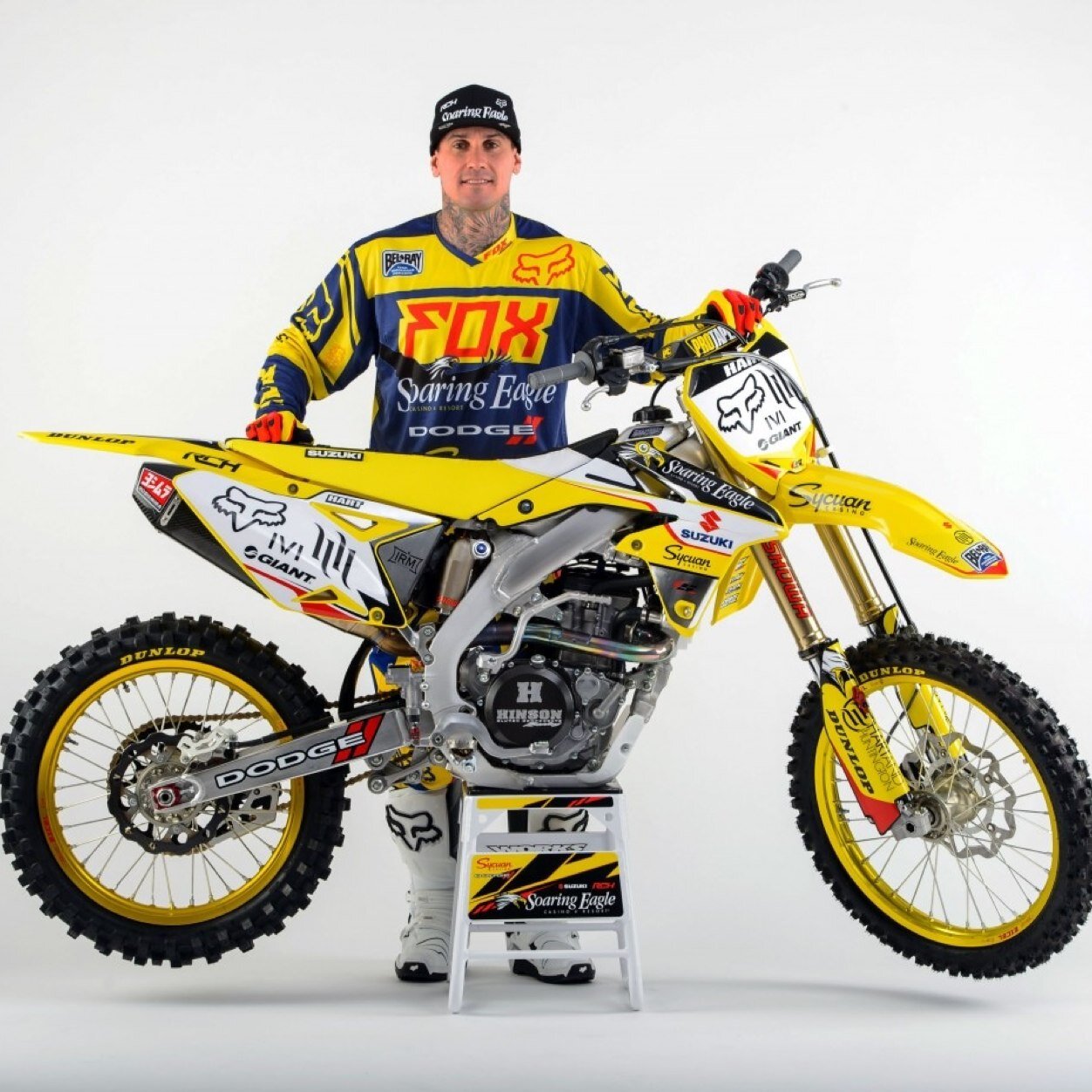 All about Carey Hart and his History ! /Instagram-careyhartfan /account run by @bboylan99 / http://t.co/oy8jFSMi9d