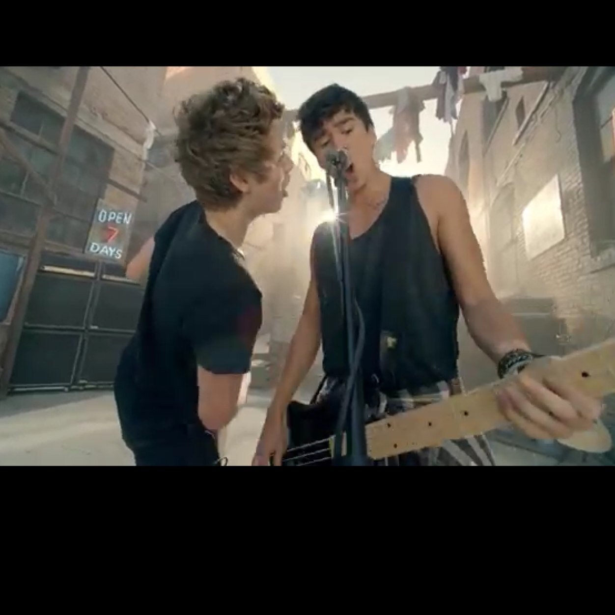 You dont need makeup to help you smile  5sos is the best ❤️