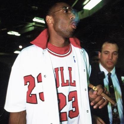 Ex striker dans l'antre des crocodiles, habitant un village où mes voisins sont des bovins, fidèle de la balle orange américaine #ttfl #teamspacejam #frqxnation