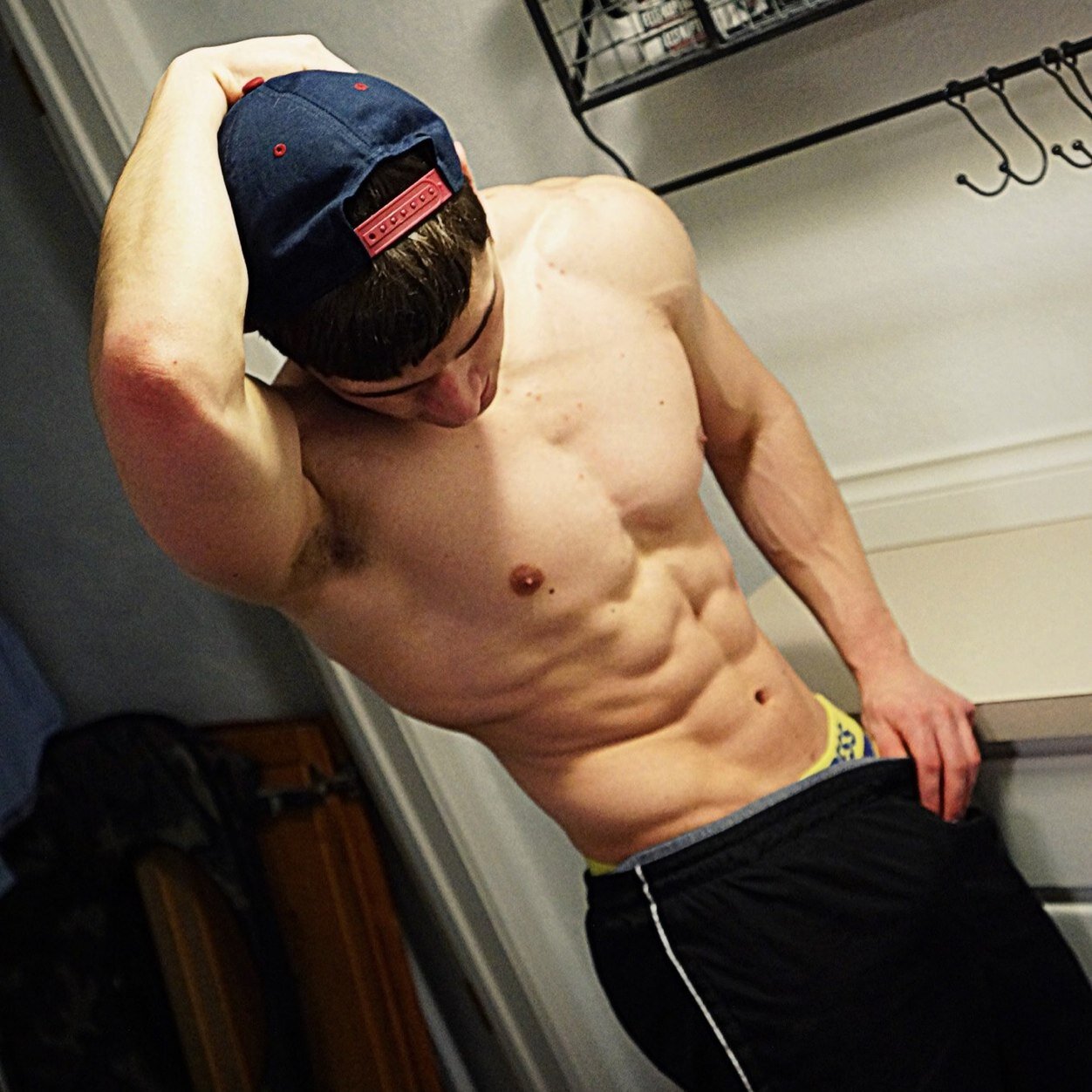 Gym crazed freak #fitfam #gymrat i tweet random shit go on hit that follow button your already here