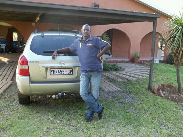 tuffroy's profile picture. #manutd for life. 
You follow, I follow!  Kwani iko nini