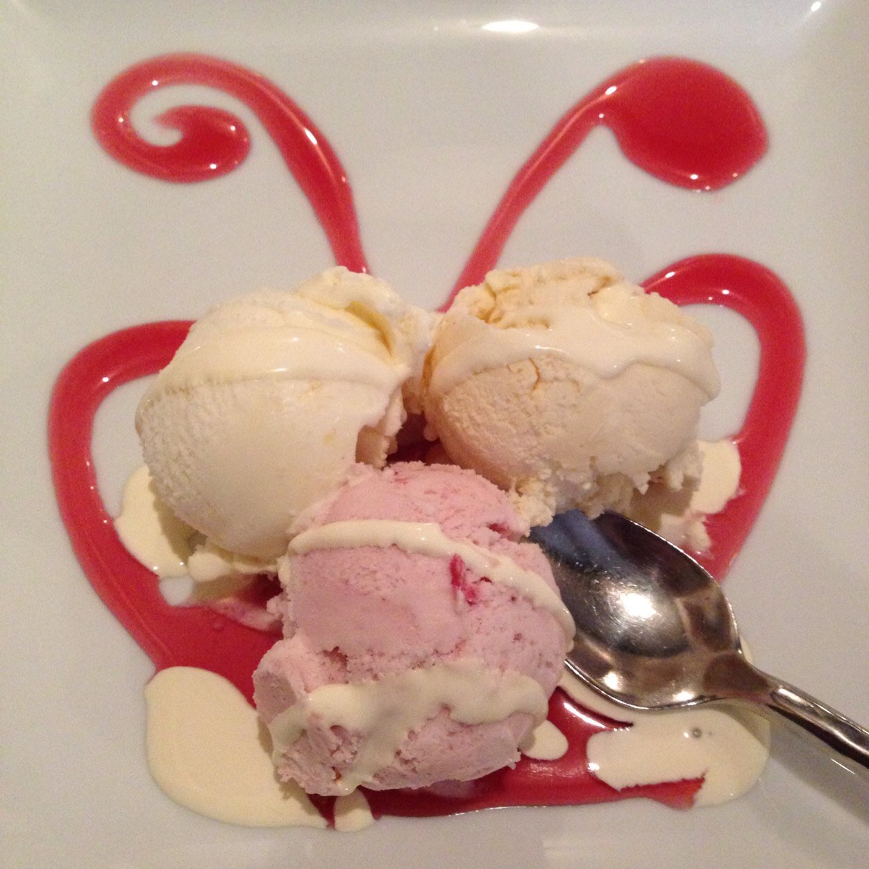 anneandmilo64's profile picture. Virgin twitter!!