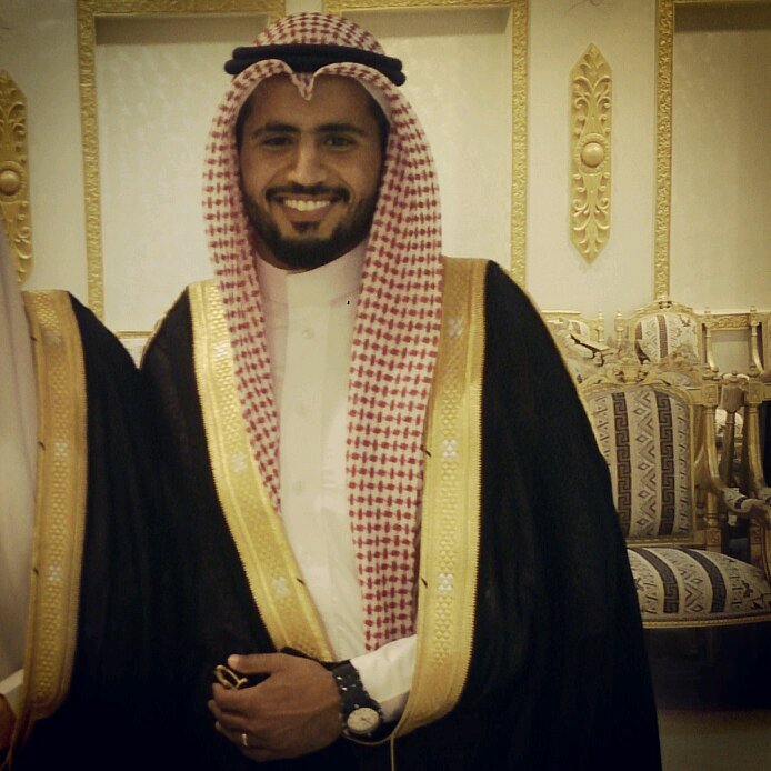 عاشرت قسوة الحياة بسن 16، أحبب الكتابة لان أضع مواقفي عبره لغيري،تناسبني كل العقول الا الكاذب والمتكبر،المفضلة للقراء والانتقاد(فقط)