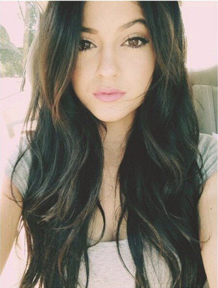 Kylie en long, en large et en travers de t'as gorge.