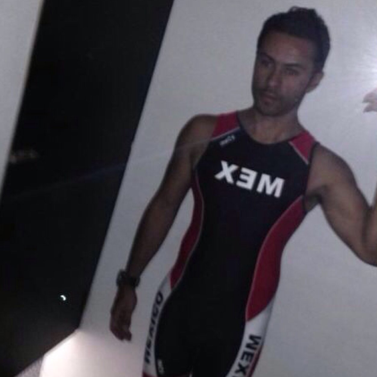 robertoescude11's profile picture. 