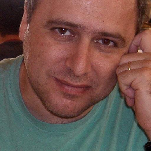 Escritor, roteirista, tradutor e editor