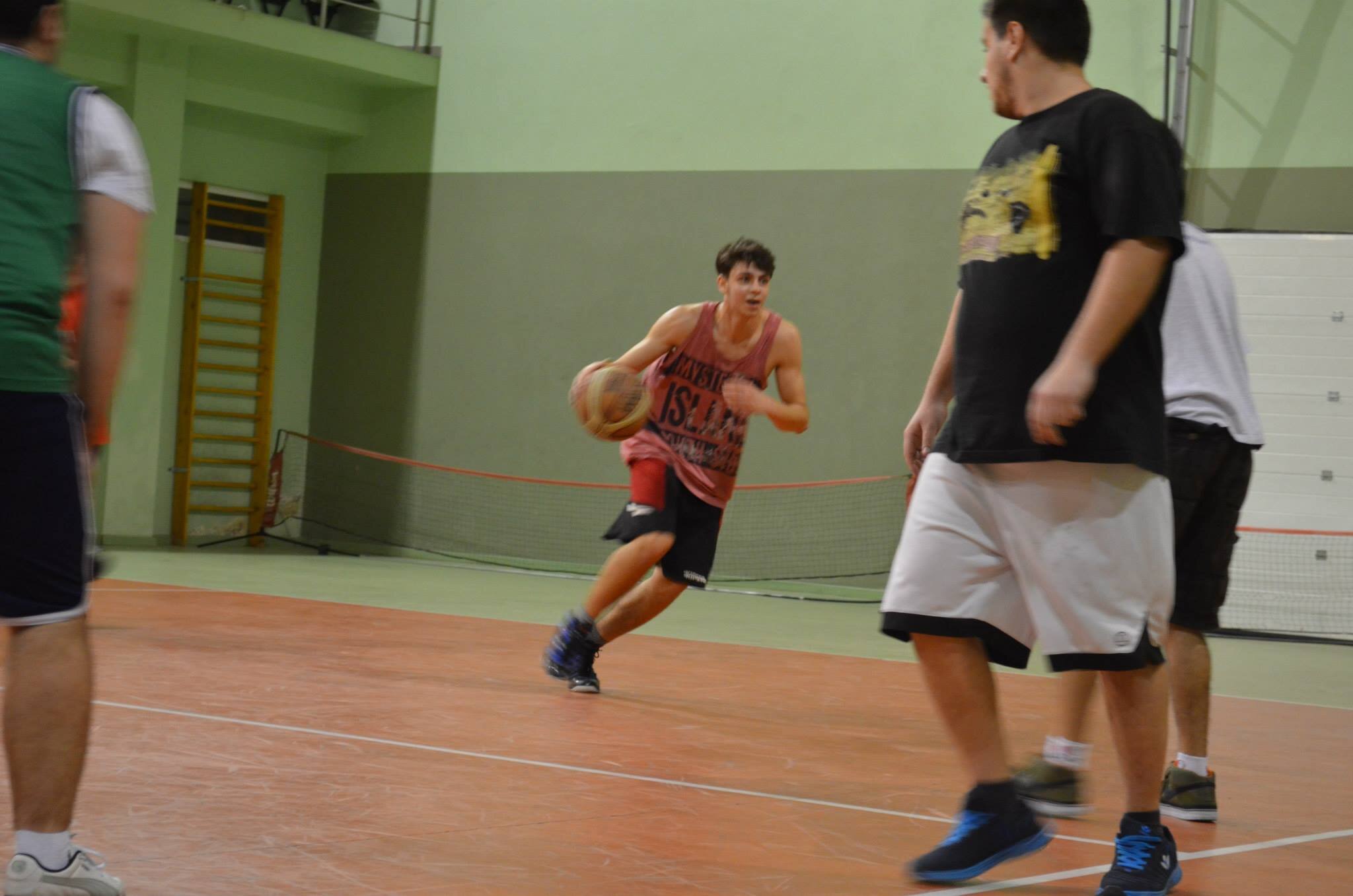 Im 17 years old and i like basketball im from Romania, Constanta