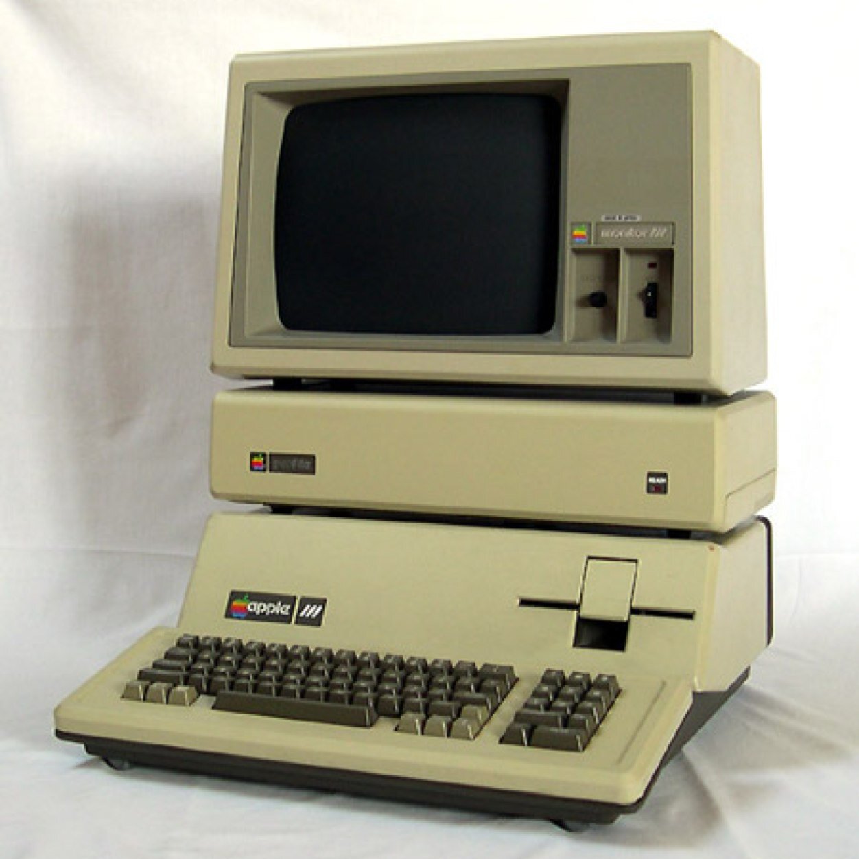 Tweeting computers from the past, bad or good, Windows or Mac OS.