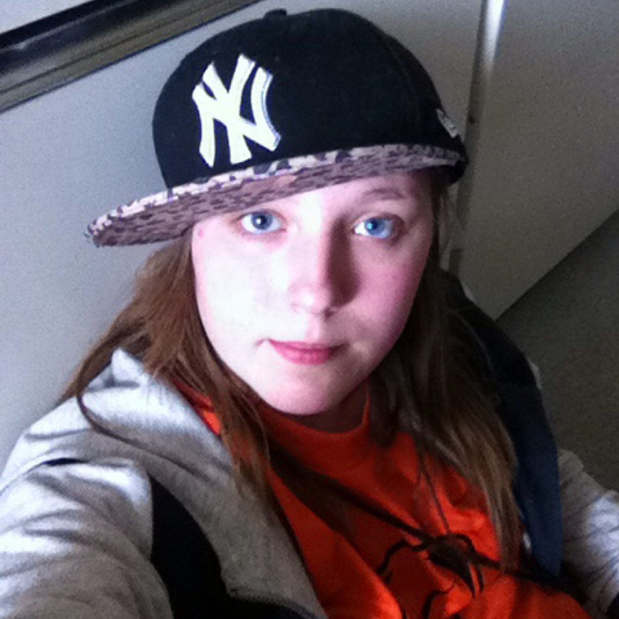 i love one direction i am shy at first but i am chatter box when you get to no me I love liverpool football team I am 15years old born April 17 1999