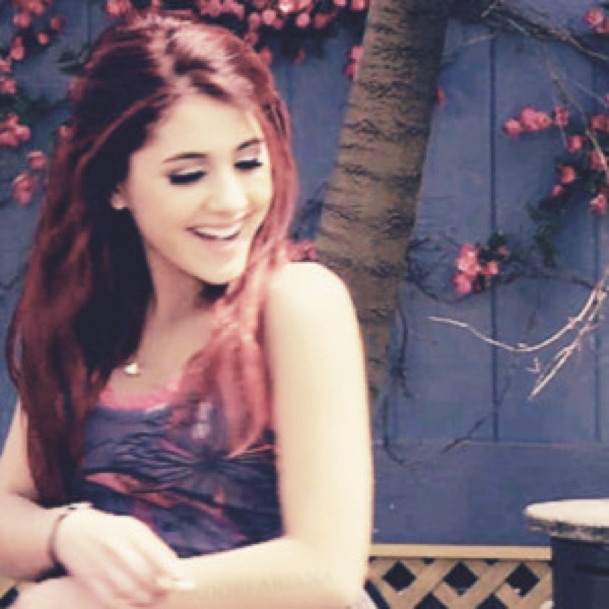 I'm Caterina! I'm a singer. My brother is @Gay_VampJosh. I'm 16, and I'm single.
