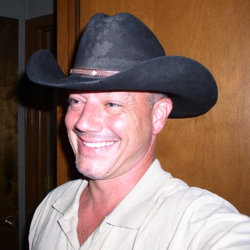 i work on inventions,, i love my life, family and playing guitar by my huge bon fires. and i love to country line dance. and i love to eat pussy and have sex