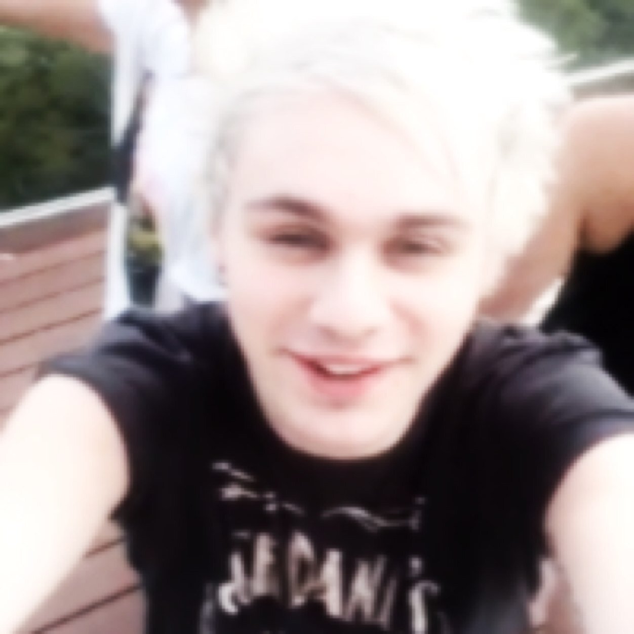 dcylightx's profile picture. in the end everyone ends up alone, my dear.