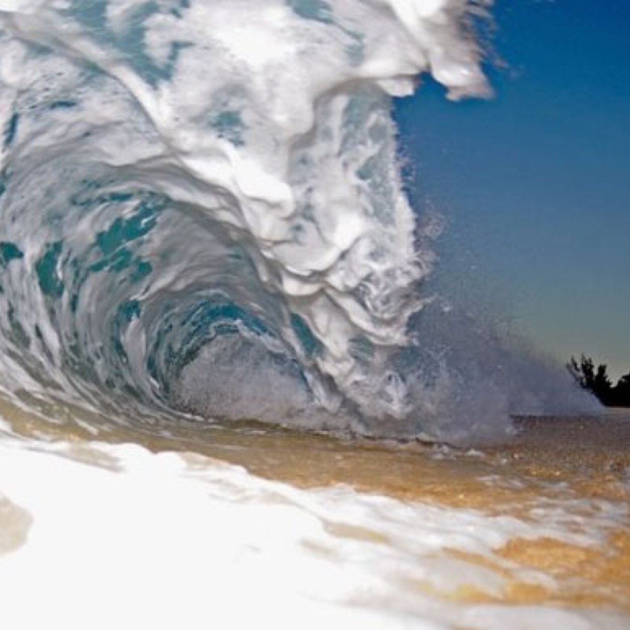 ||new account||wave photography|| th only thing you need in life is waves and babes||dm us your pictures||